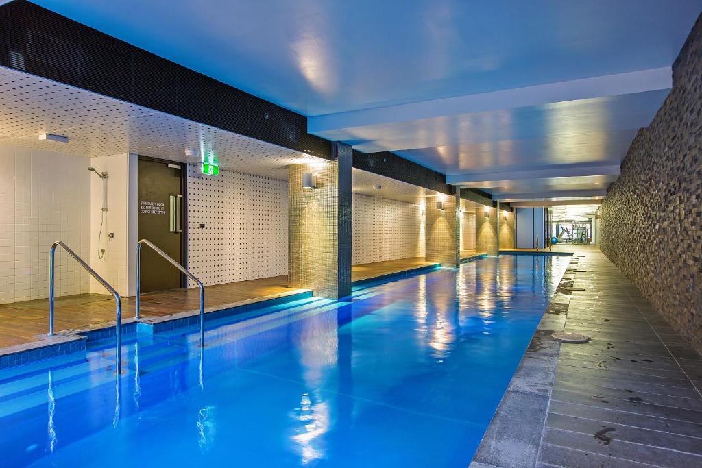 Complete Host Guild Apartments 전경