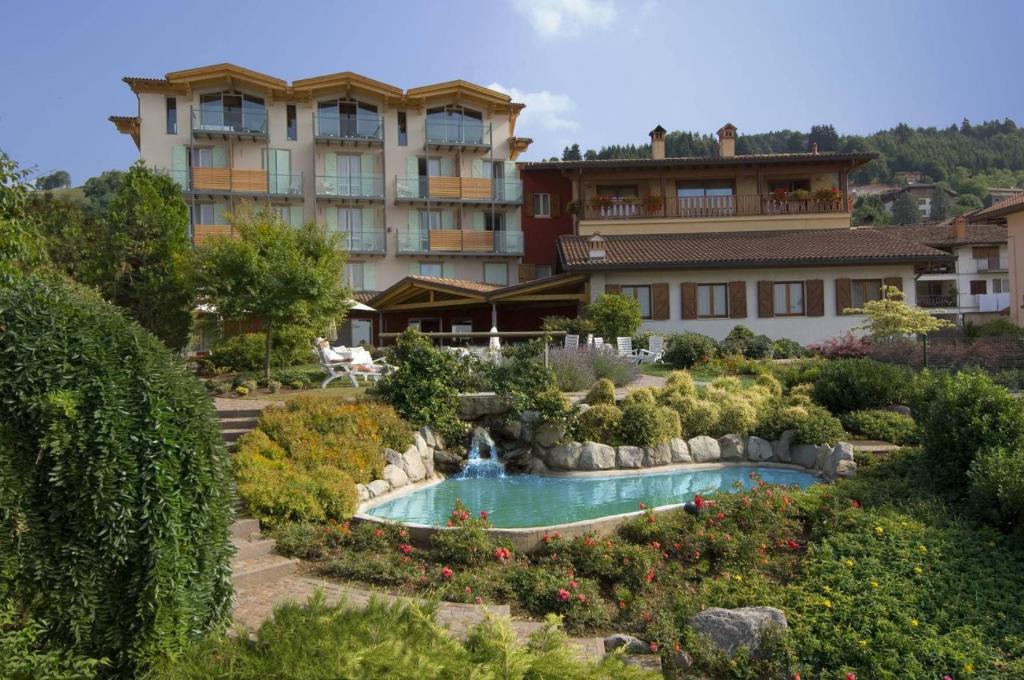 Hotel Miralago — Hotel in Bossico