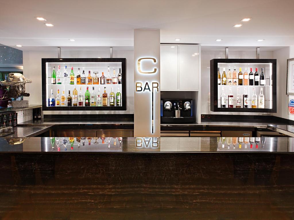 Bar/ Salón