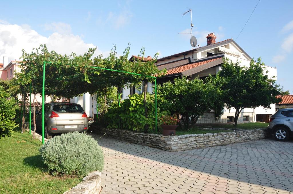 Franko Apartmani photo