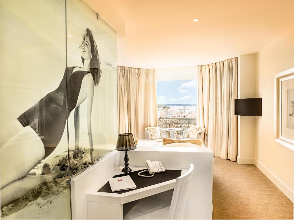 Hotel Renoir photo
