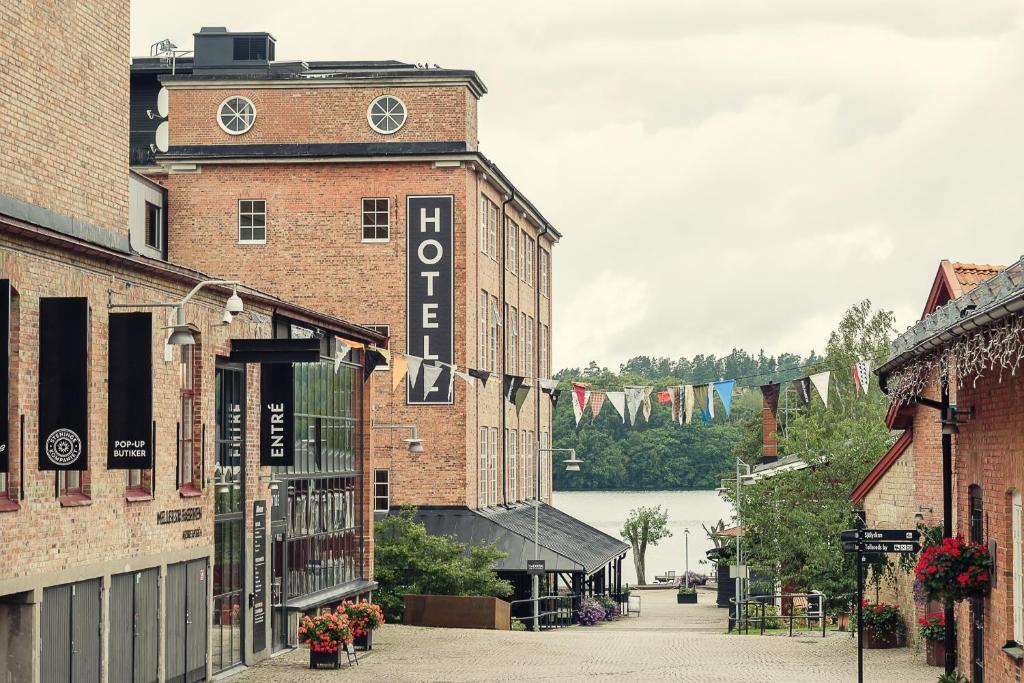 Naas Fabriker Hotell &amp; Restaurang — Hotel in Tollered