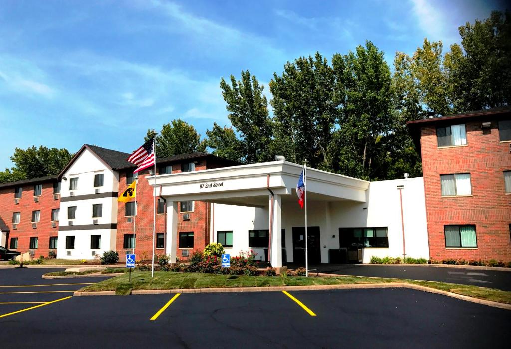 Heartland Inn Coralville photo