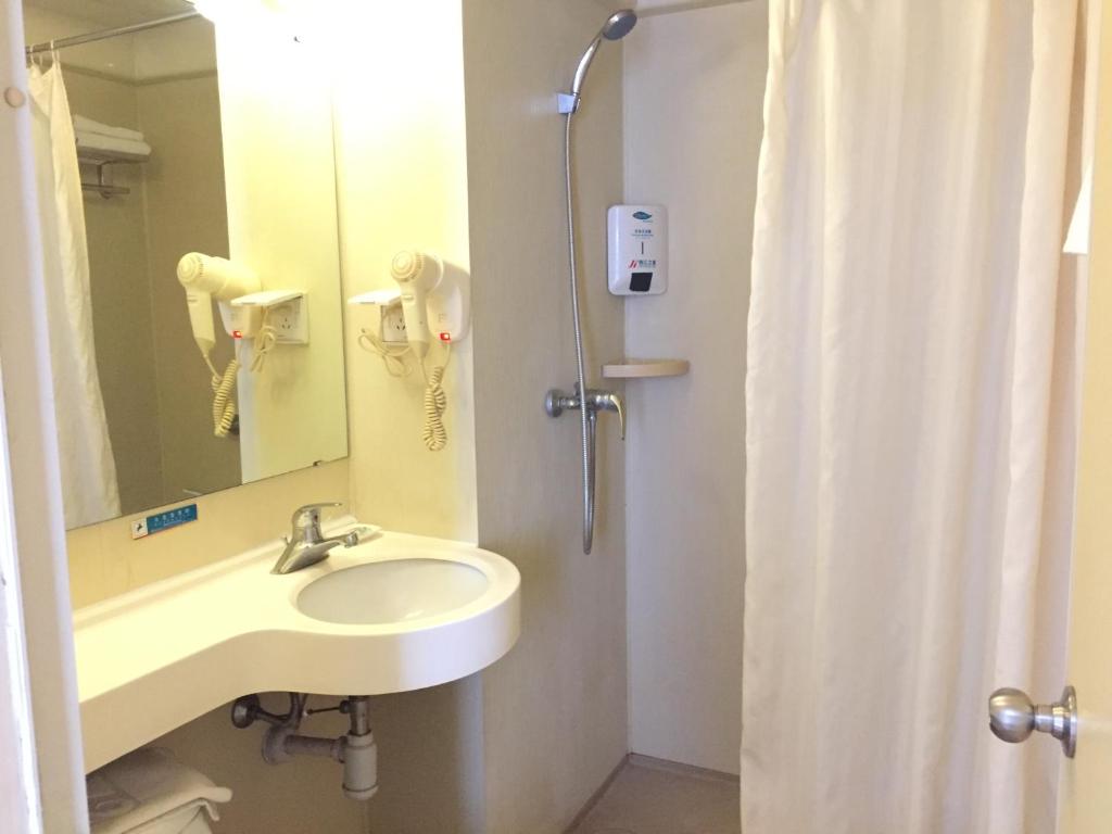 Jinjiang Inn Beijing South Station photo