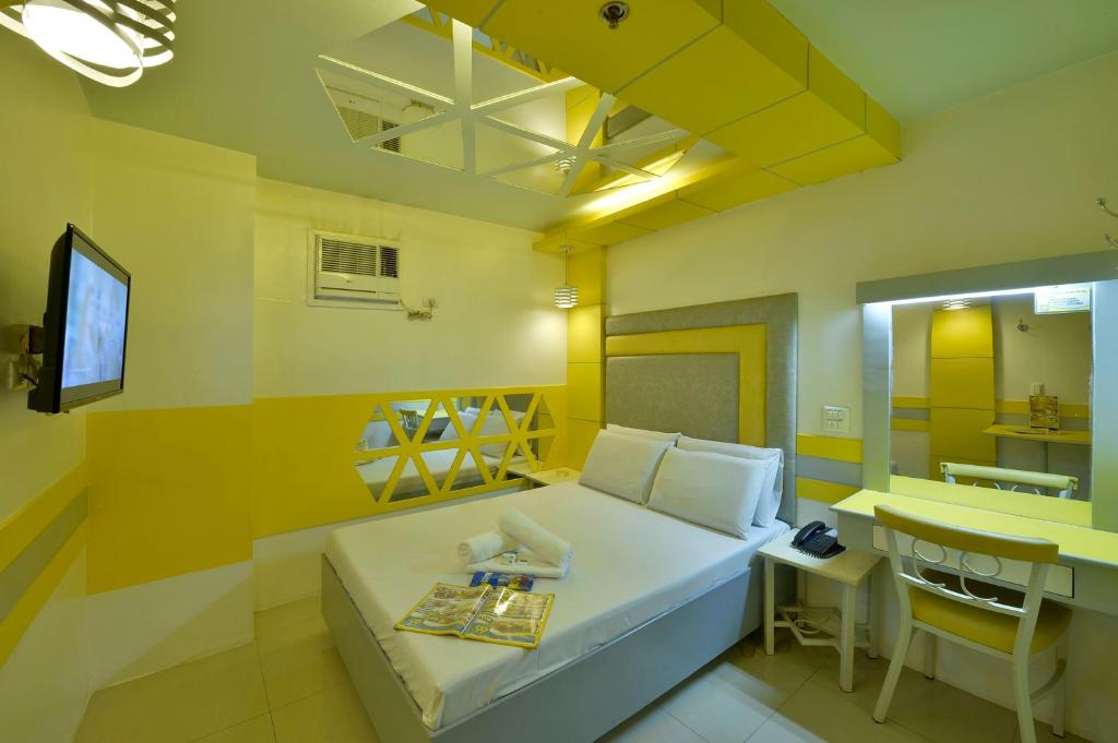 Hotel 99 Monumento Caloocan