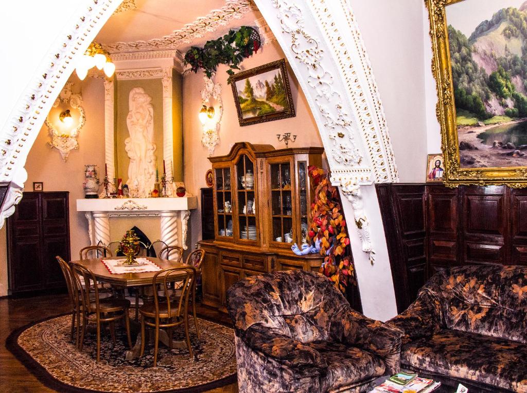 VIP-Apartments Angel palas — Hotel in Chernivtsi