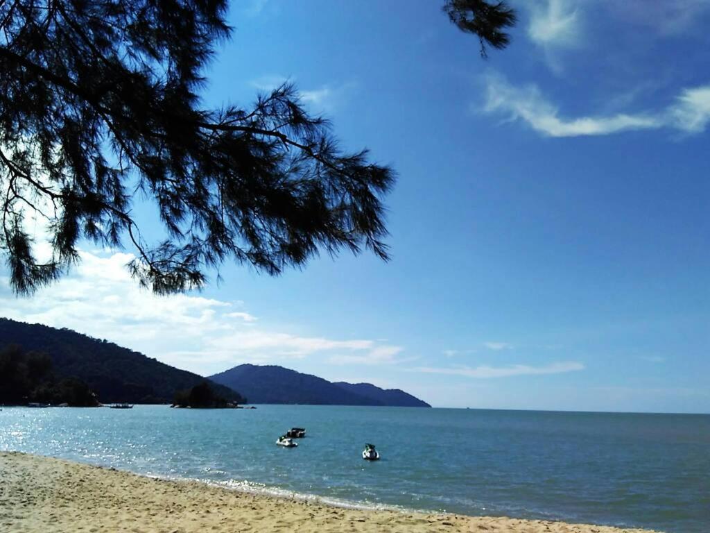 Pinang Beach Apartment @ Bayu Emas photo