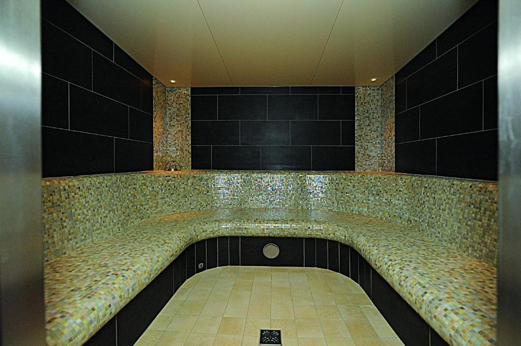 Steamroom