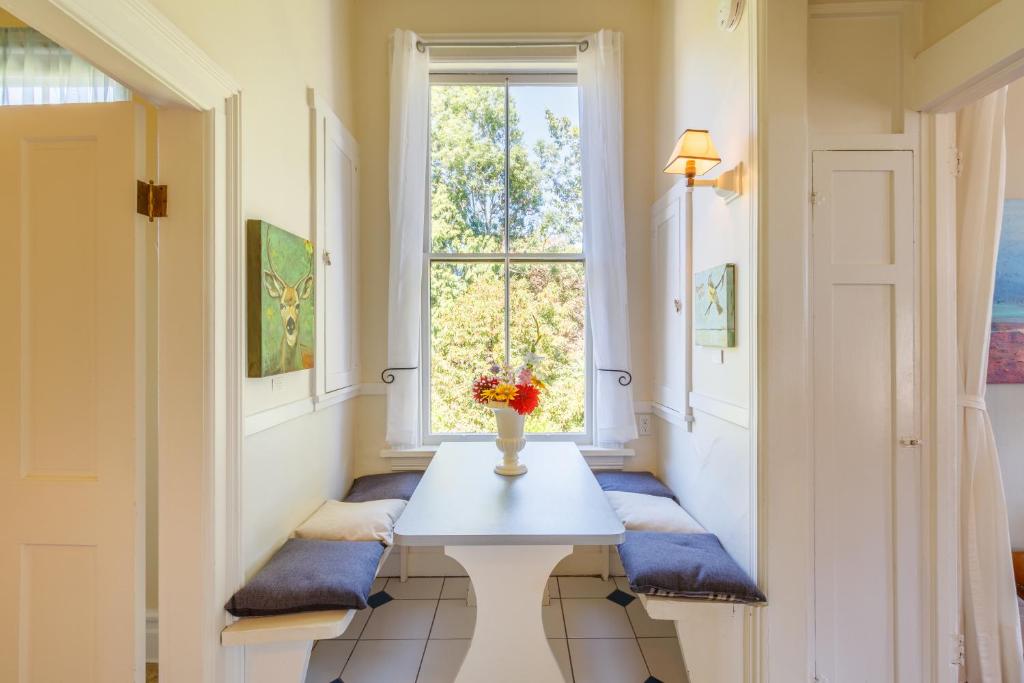 Kitchen, Fairholme Manor Inn in Victoria (BC)