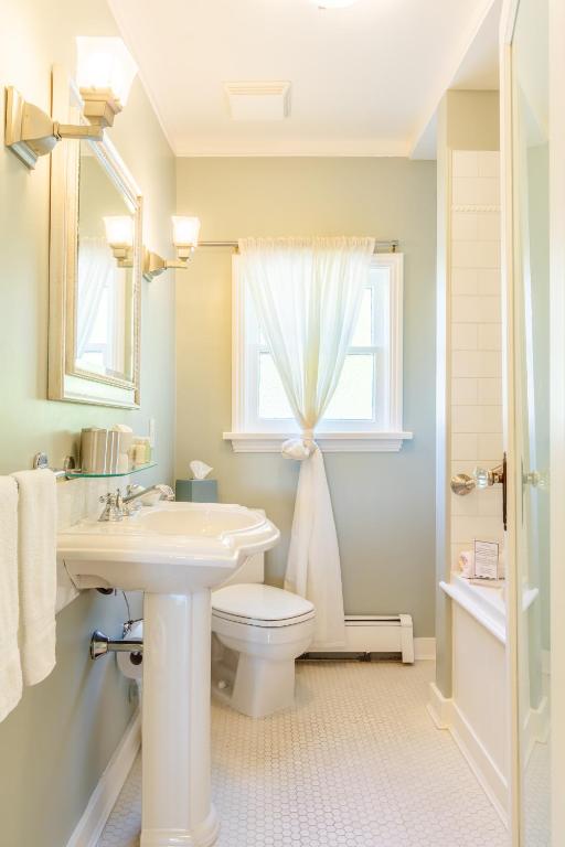 Fairholme Manor Inn photo
