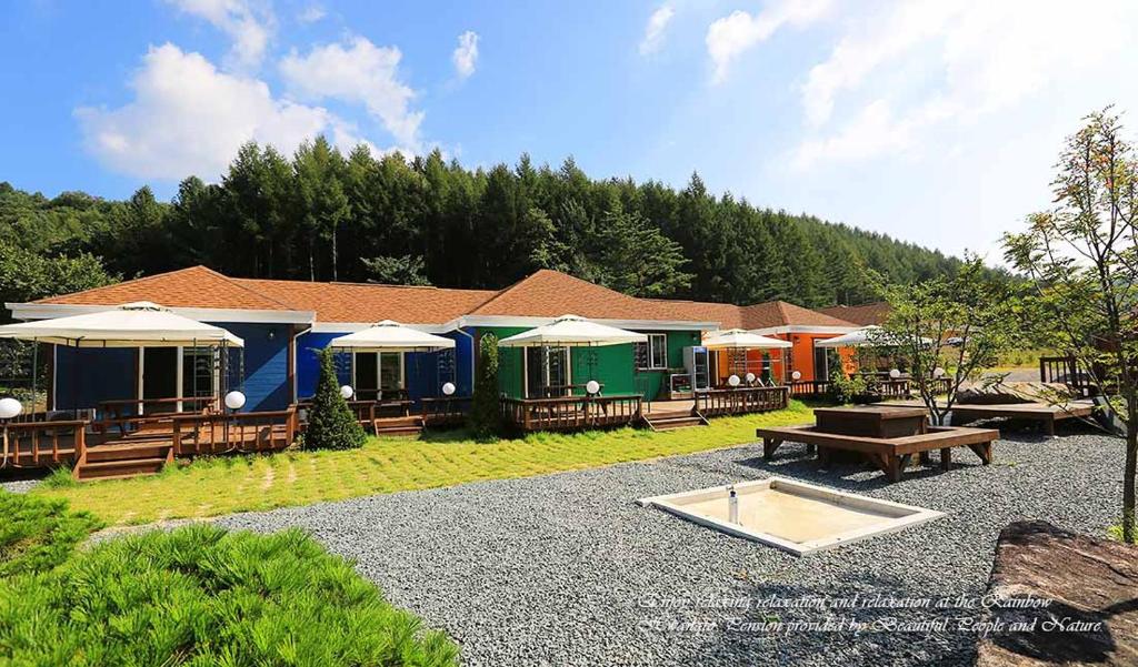 무지개 황토 펜션 (Rainbow Hwangto Pension)