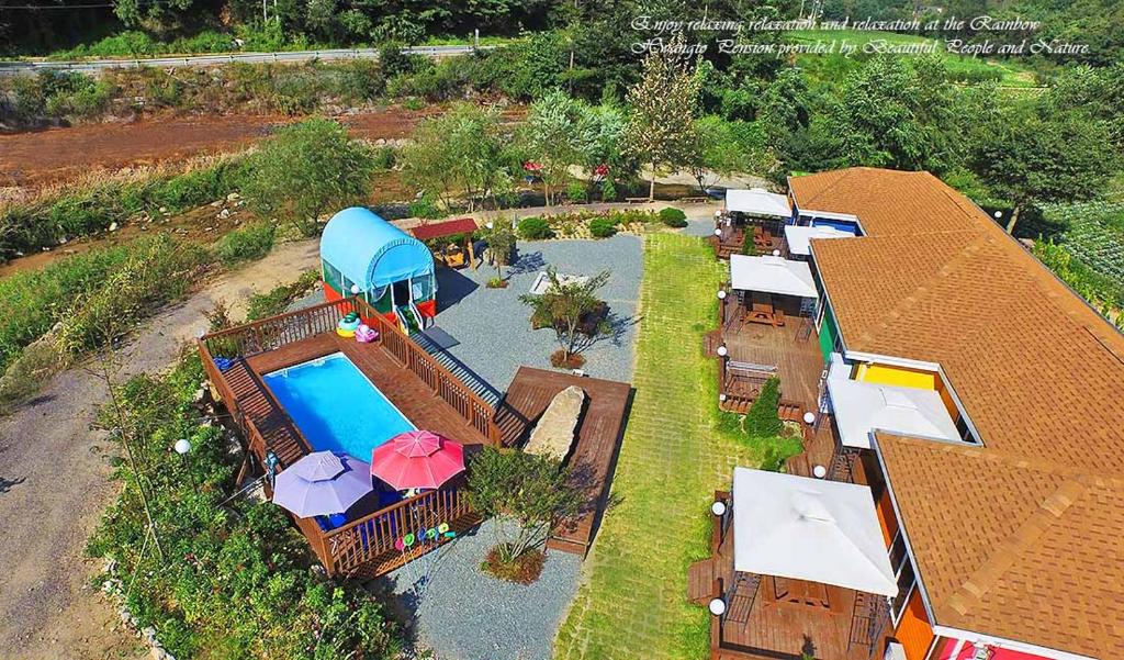 무지개 황토 펜션 (Rainbow Hwangto Pension)