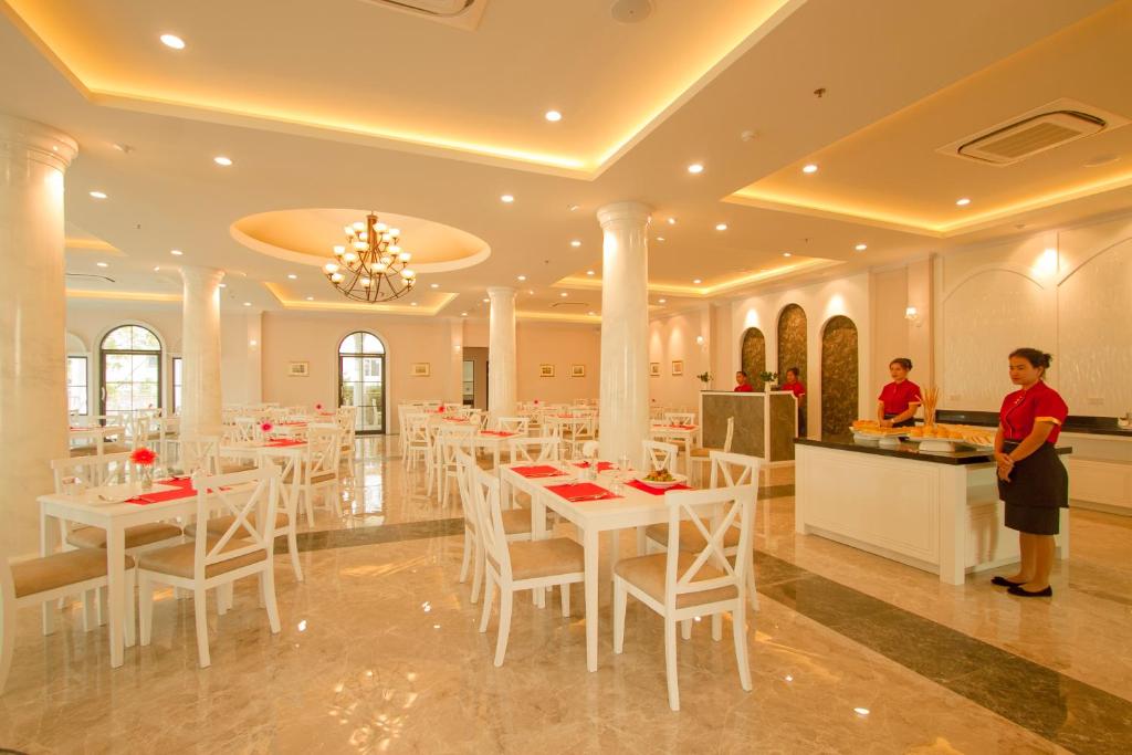 Food and beverages, The Green View Hotel in Samut Prakan