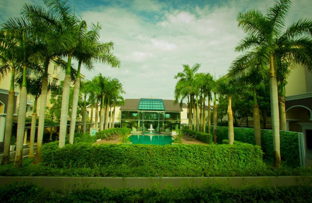 Food and beverages, The Green View Hotel in Samut Prakan