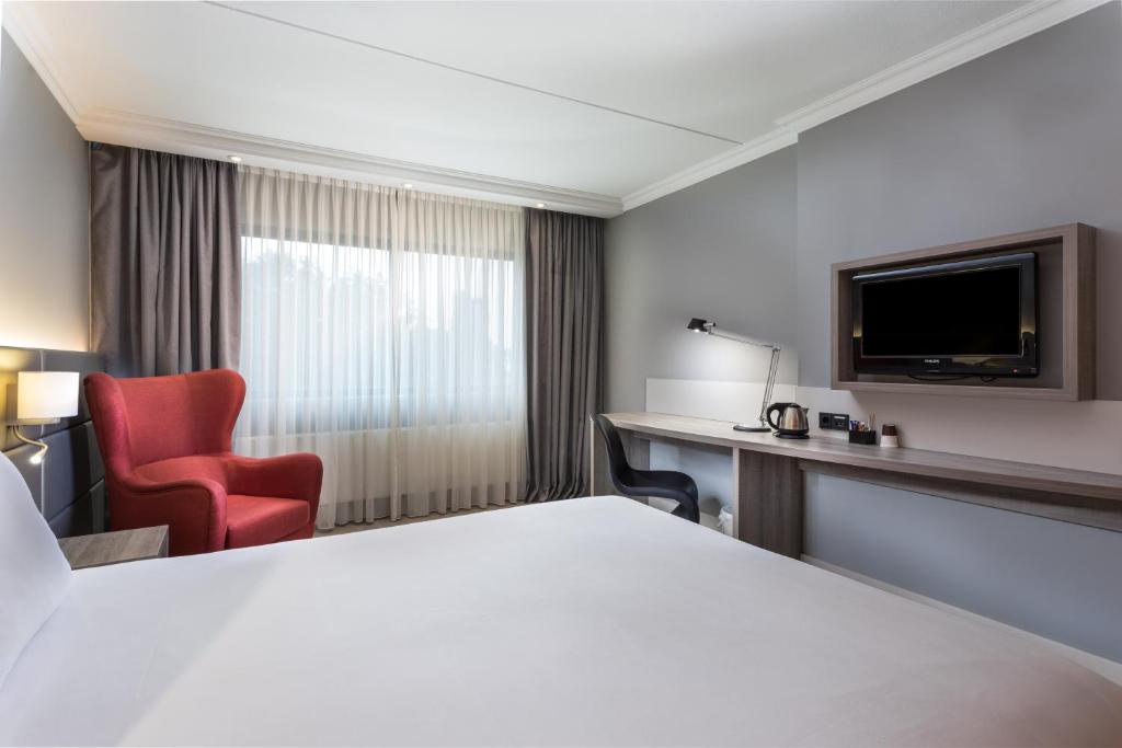 Ramada by Wyndham Amsterdam Airport Schiphol Photo 10