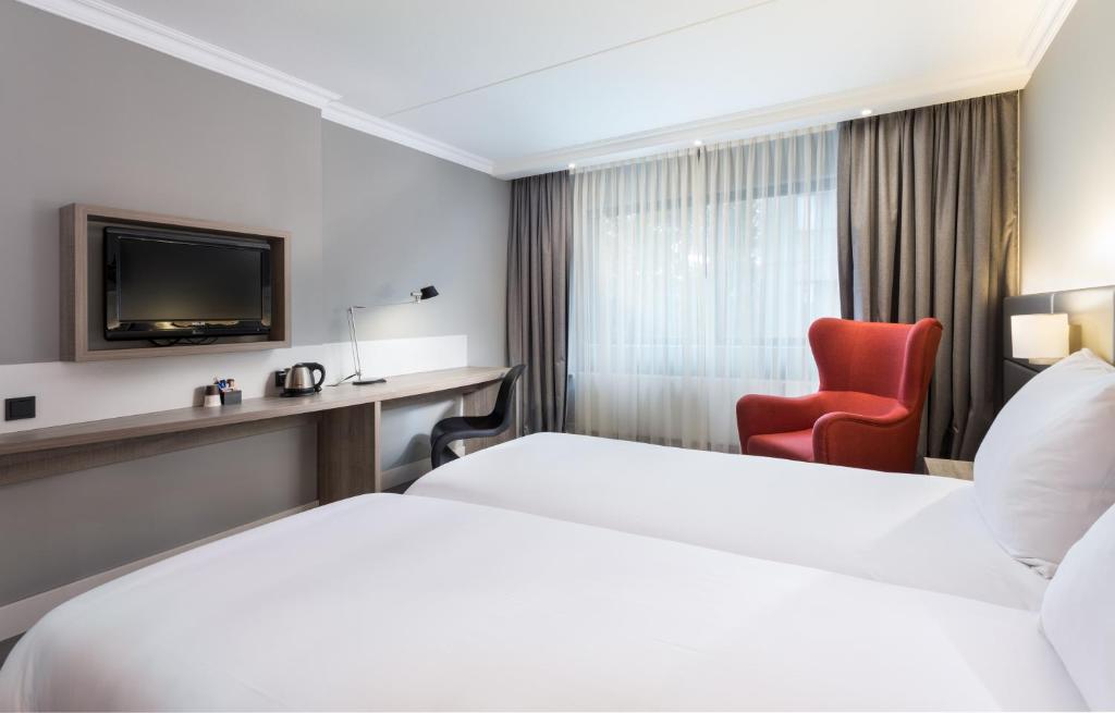 Ramada by Wyndham Amsterdam Airport Schiphol Photo 11
