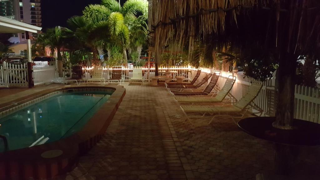 Silver Sands Motel photo