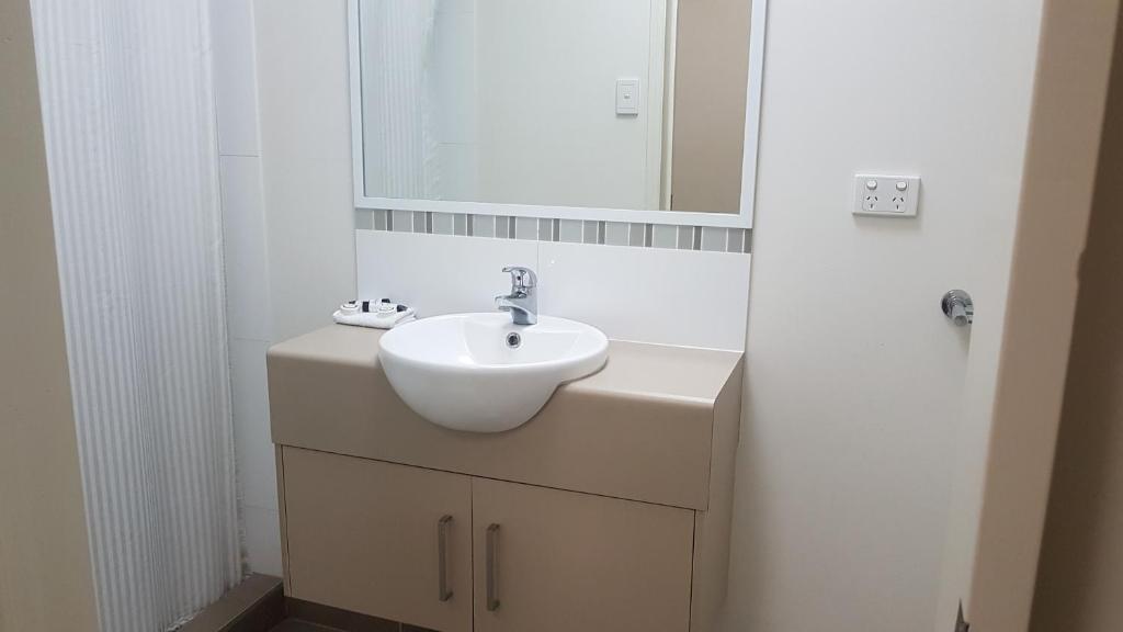 Sarina Hotel photo