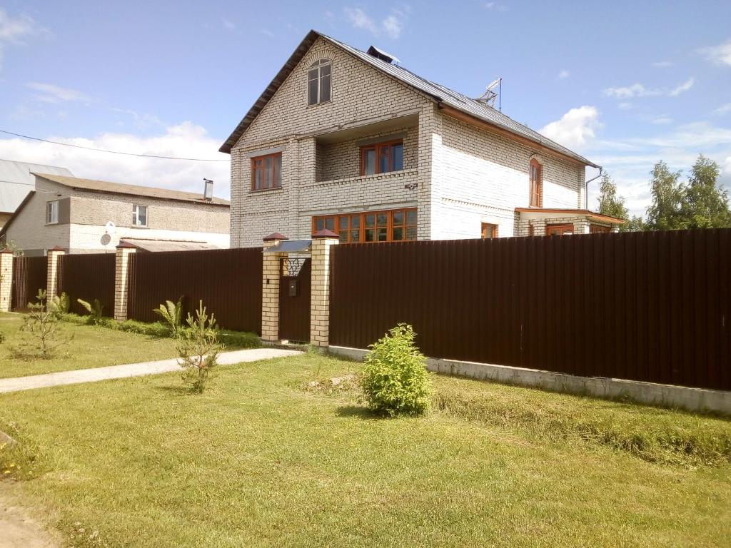 Конаковский дом. Конаковский дом. Конаковский дома коттеджи. Конаково ривер клаб. Конаковский дом.