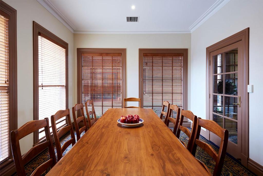 ザ テラス アット ザ セトルメント ホテル (The Terrace at the Settlement Hotel) 会議室