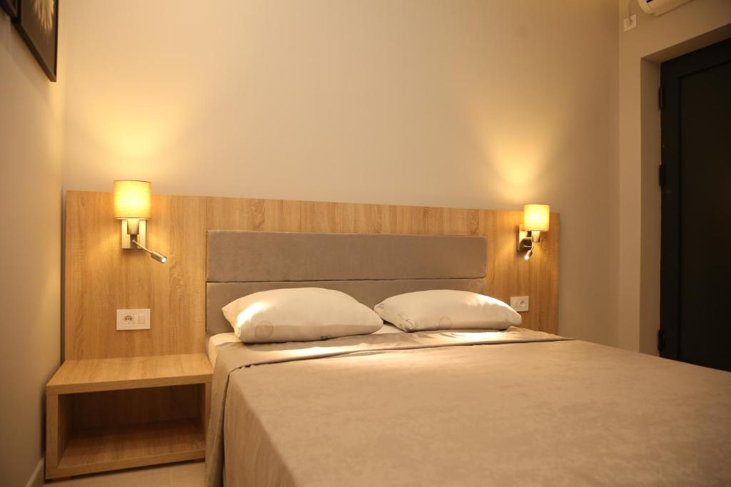 Gold Crown Apartments photo