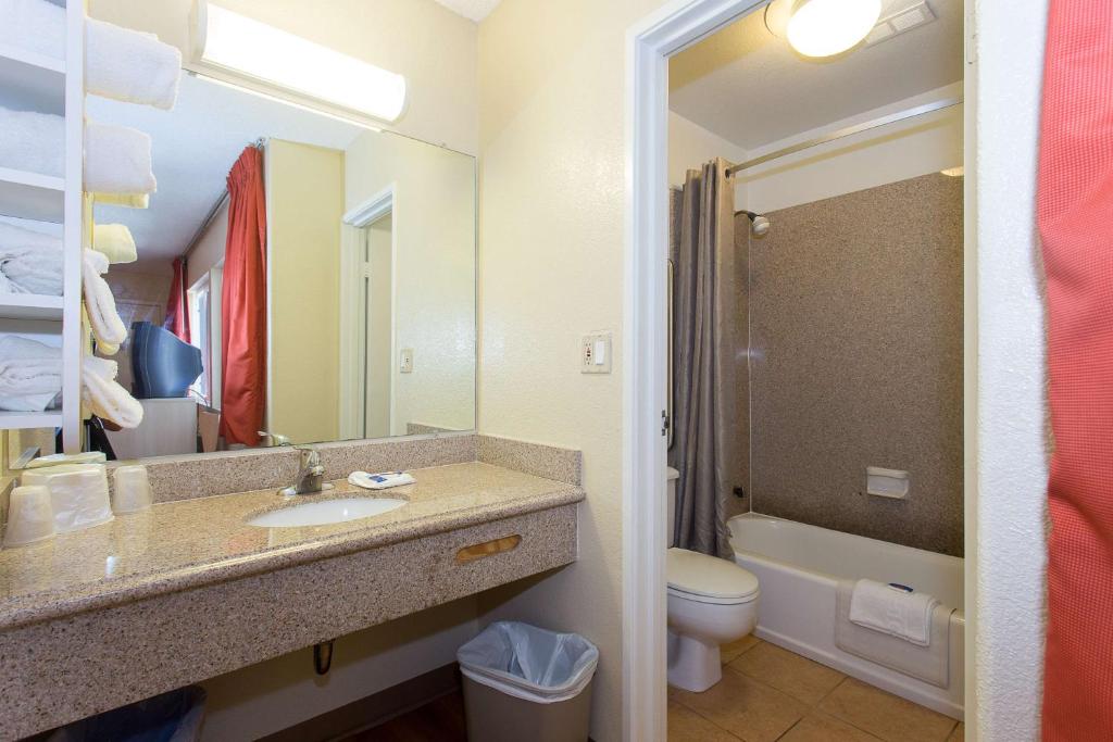 Motel 6 San Francisco Downtown photo
