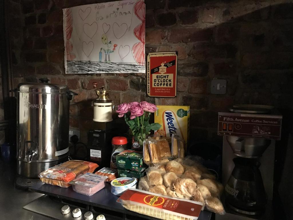 Food and beverages, Embassie Backpackers in Liverpool