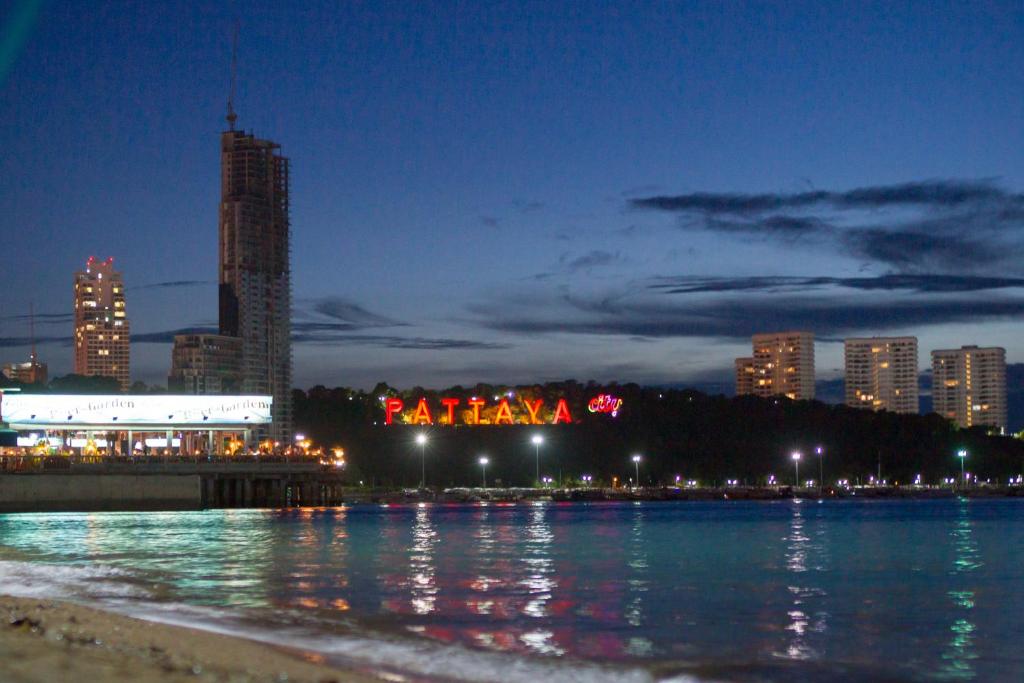 Nearby attraction, Eastiny Inn in Pattaya
