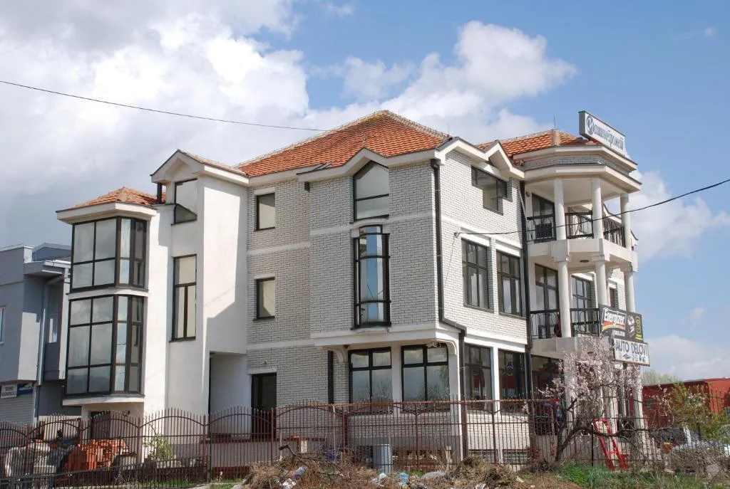 M Garni Hotel，位于弗拉涅的酒店