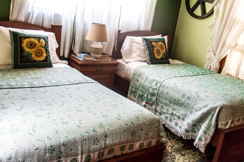 Hostal Saint Mary´s Tababela photo