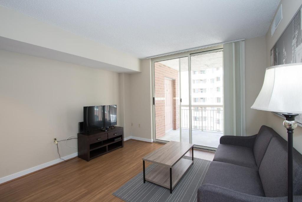 Pentagon City Luxury Apartment Main image 1
