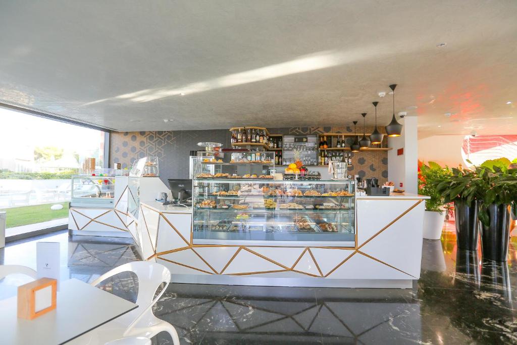 Victoria Palace Cefalù — Restaurant & bars in Cefalù, Sicily