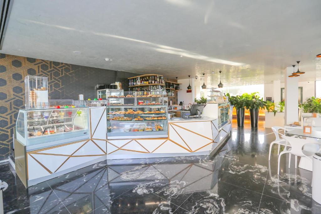 Victoria Palace Cefalù — Restaurant & bars in Cefalù, Sicily