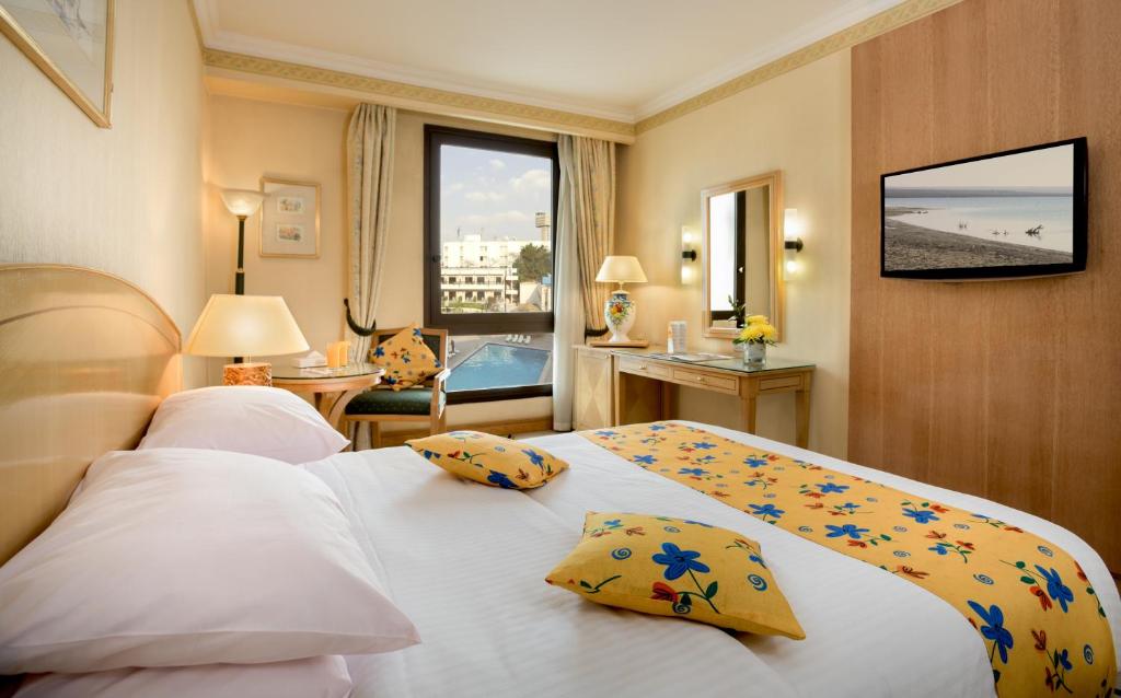 Hotel Room 2
