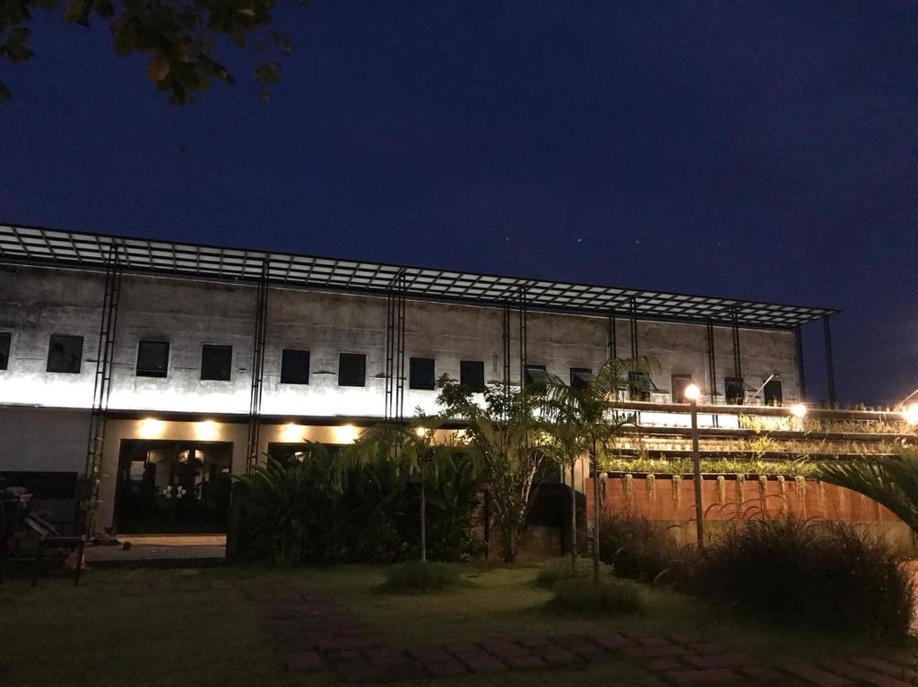 เดอะ ทรี สลีป แอนด์ สเปซ (The Tree Sleep and Space)