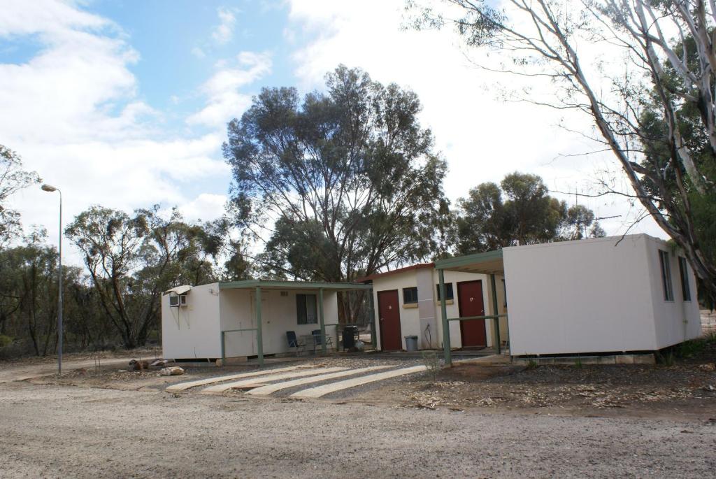 Inglewood Motel and Caravan Park Victoria photo