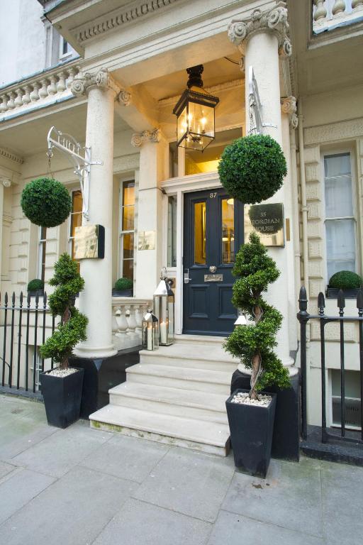 Entrance, Georgian House Hotel in London