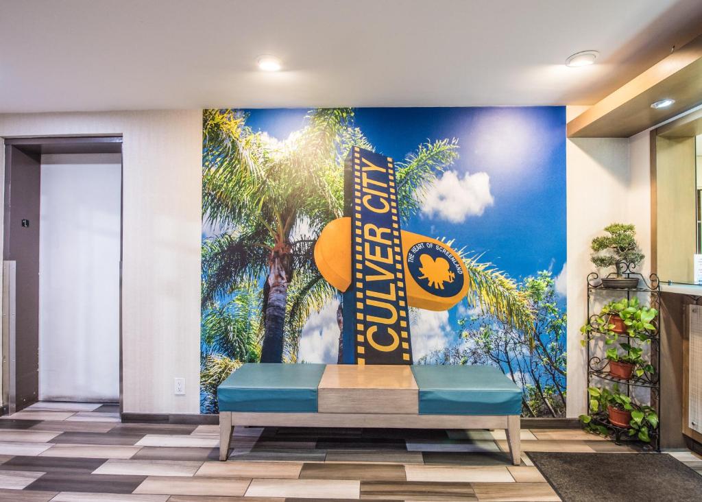 Travelodge by Wyndham Culver City photo