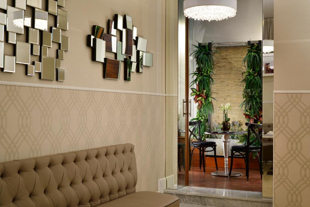 Shared lounge/TV area