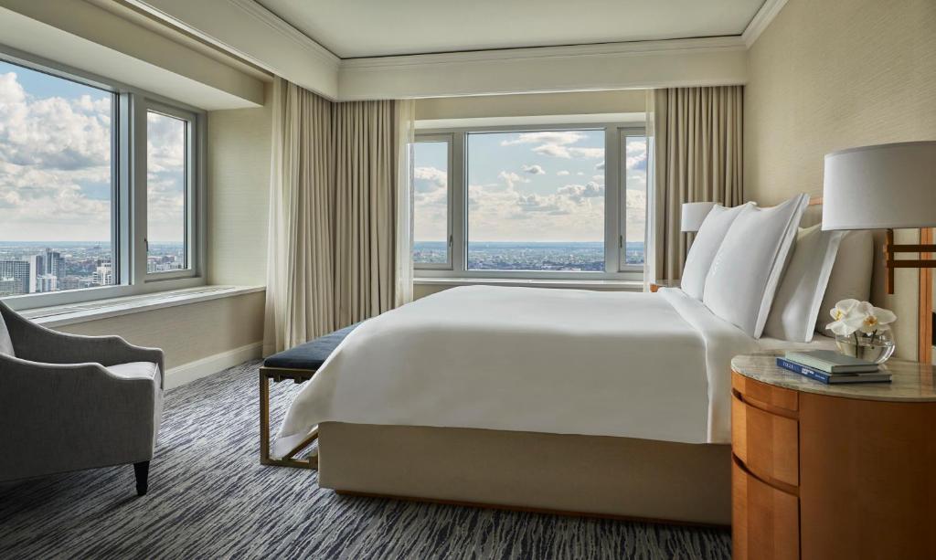 Four Seasons Hotel Chicago Photo 9