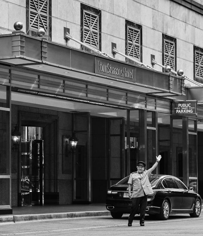 Four Seasons Hotel Chicago Photo 13