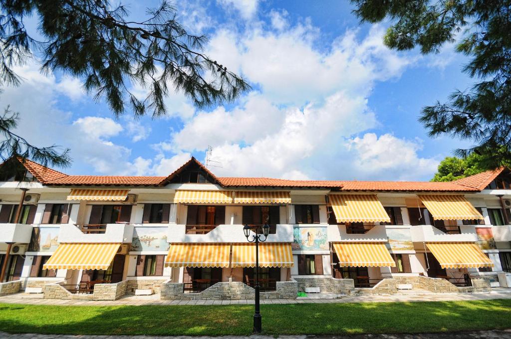 Haus Platanos Apartments &amp; Bungalows by the Sea — Hotel in Chalkidiki