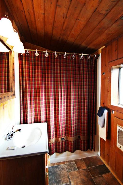 Three Bears Lodge, Red River (NM) 2023 Updated Prices, Deals