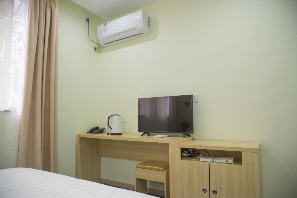 Shared lounge/TV area
