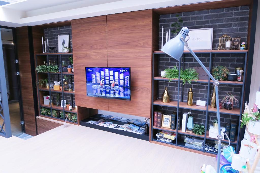 Shared lounge/TV area