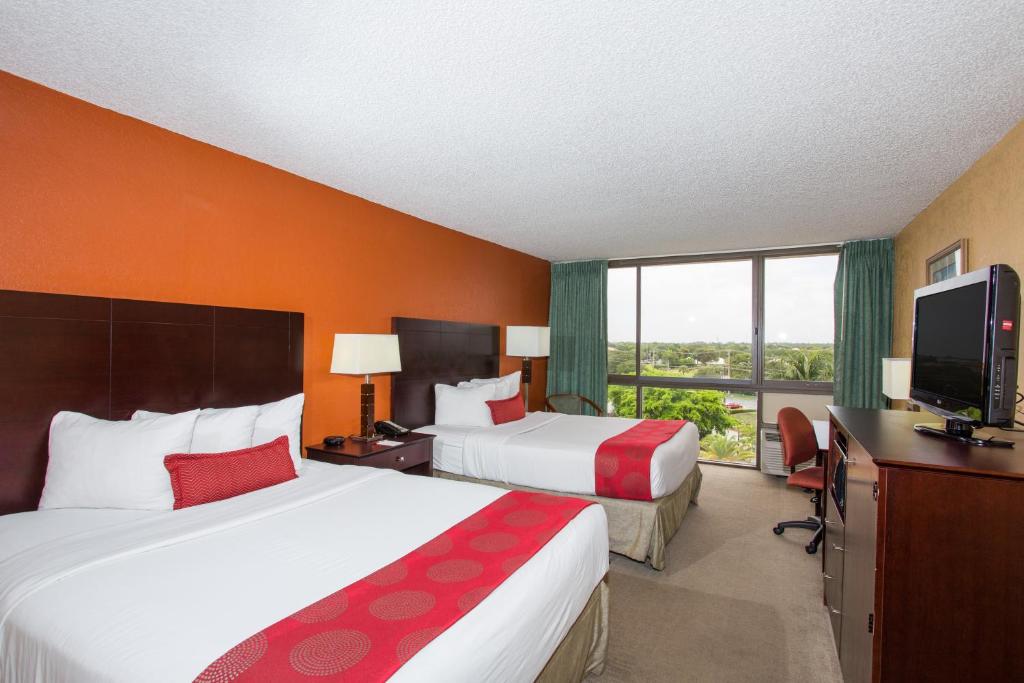 Ramada by Wyndham West Palm Beach Airport photo