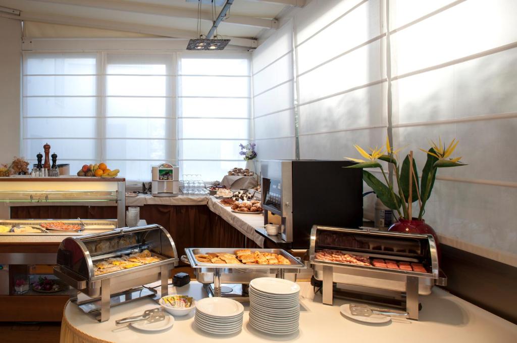 Hotel Tropical — Restaurant & bars in Jesolo, Veneto