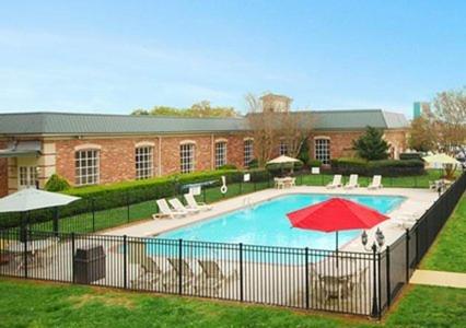 Greenville Inn & Suites photo