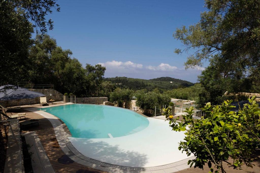 スイミングプール