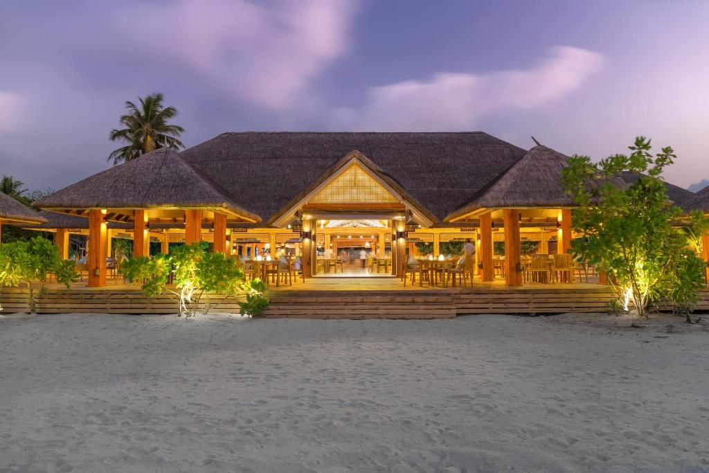 Restaurant, Kudafushi Resort & Spa in Maldive Islands